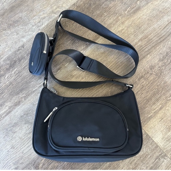 Lululemon Black Crossbody Nano Pouch - Picture 1 of 4